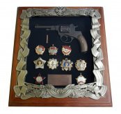 Деревянная ключни­ца с револьвером Наган и наградами­ СССР