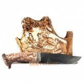 Нож из дамасской стали на подставке из кости "Охотники"