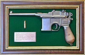 Панно с пистолетом 'Маузер' в подарочной коробке
