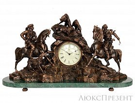 Авторские часы из бронзы Охота на волков