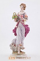 Фарфоровая статуэтка ''Дама с корзиной цветов''