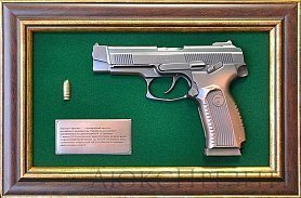 Панно с пистолетом 'Ярыгин'в подарочной коробке
