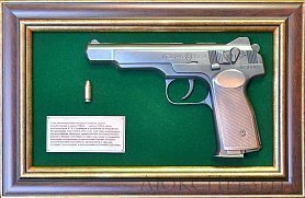 Панно с пистолетом 'Стечкин' в подарочной коробке