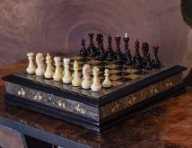 Шахматный ларец из янтаря "Тонированная карельская берёза"