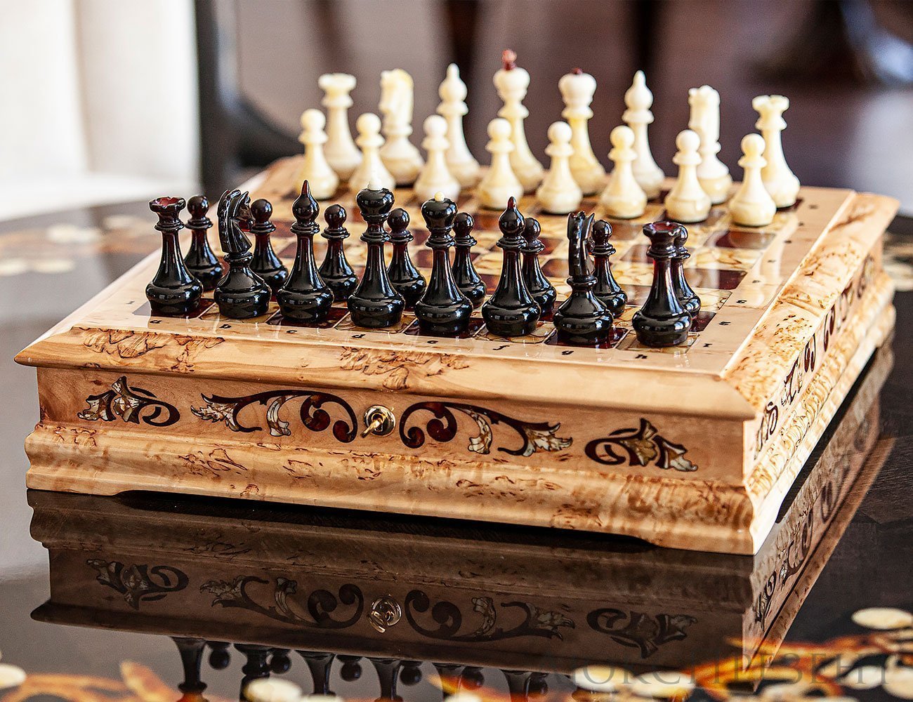 Шахматный ларец из янтаря Карельская берёза