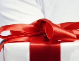 Подарок не по делу. Какие подарки не принято дарить в офисе?